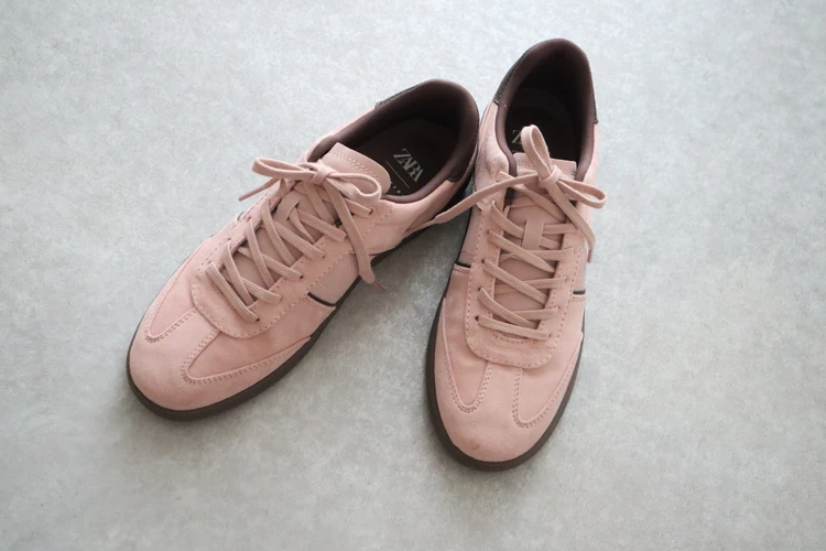 ZARA ザラ　カラー　スニーカー　ピンク　ブラウン　30代　おすすめ
