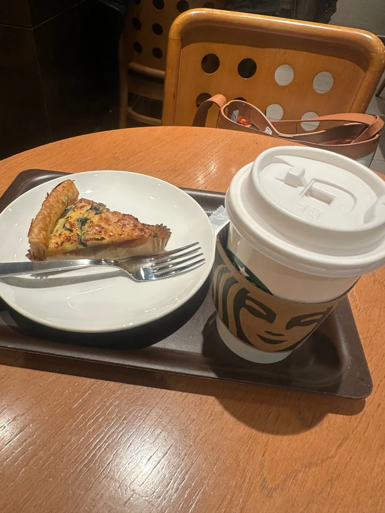 キッシュとラテ