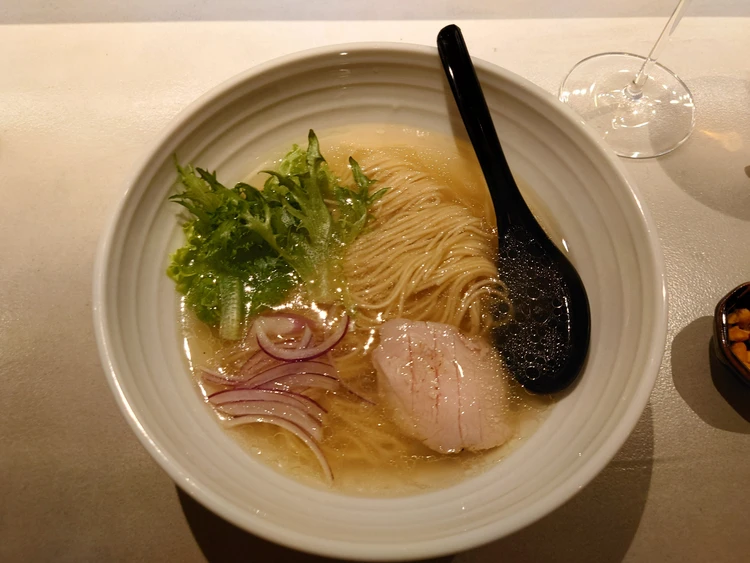洋食の〆にラーメン。「TARO Azabujuban」_1