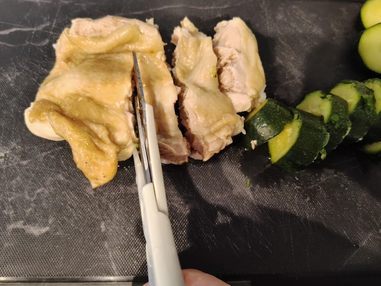 工程少なく超簡単！長谷川あかりさんレシピ「まるごとチキン&ズッキーニの炊き込み」を作ってみた！_6