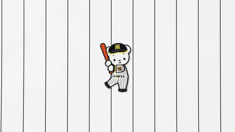 阪神タイガースのユニフォームを着たファミちゃんの刺しゅうワッペン