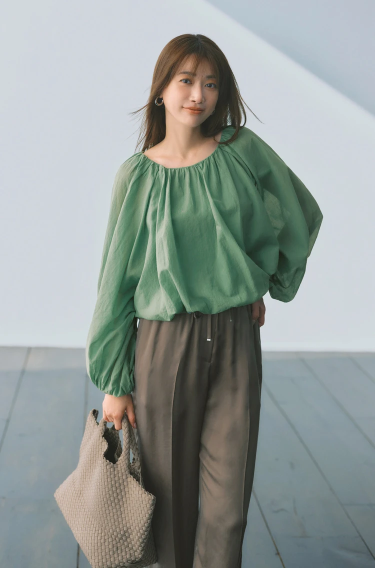 ヨンア　Devotion TWINS（デボーションツインズ）ギャザーブラウス