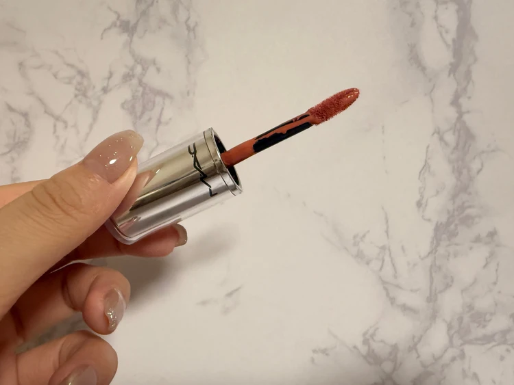 【落ちないリップ論争に終止符?】私的推し飲み会リップ2選のご紹介_2_1