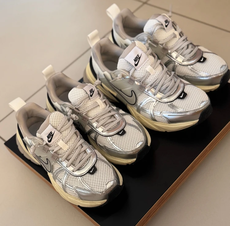 NIKE☆V2K Run 大人のカジュアルスタイルにぴったりなスニーカー NIKE V2Kラン】きれいめ派でも馴染む♡夫婦でお揃いにした大人