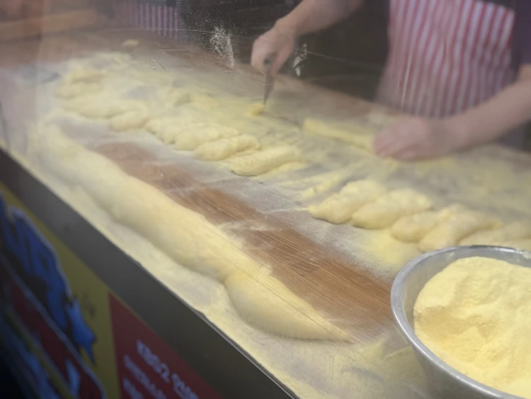 もち米ねじり棒ドーナツ