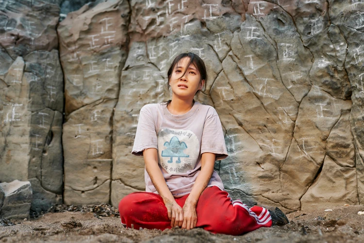 無人島のディーバ モクハ(パク・ウンビン)のソロカット