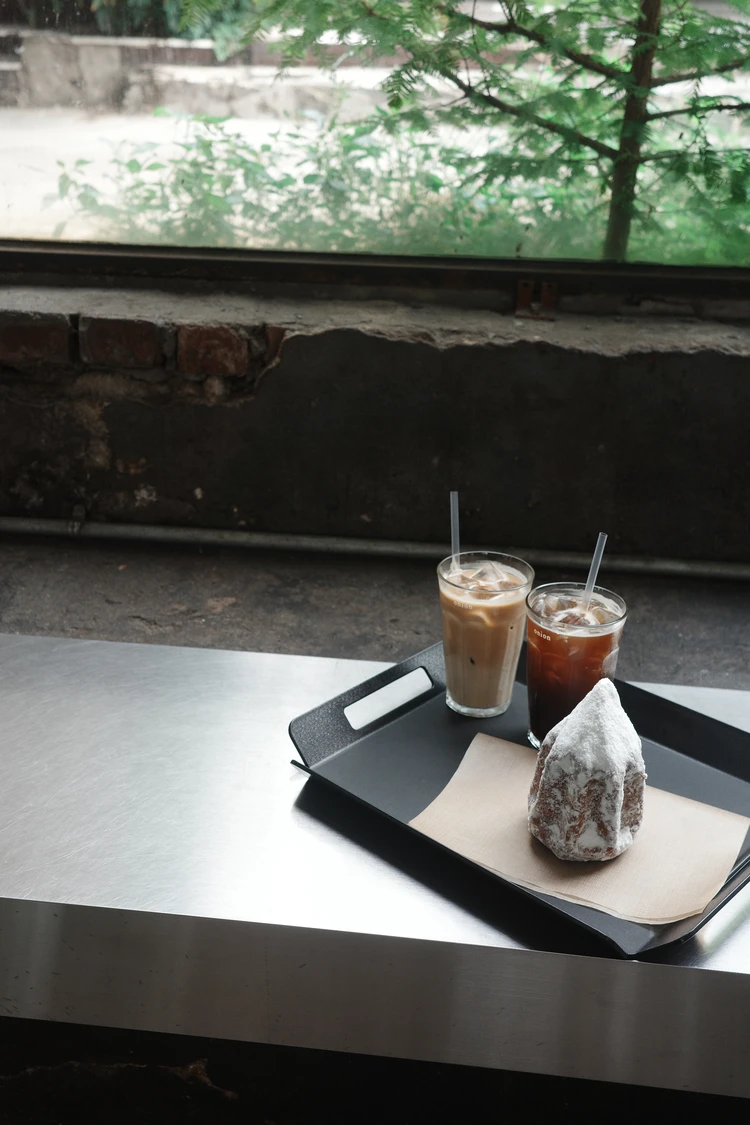 【韓国・聖水(ソンス)】〈Cafe Onion〉で味わう“工場リノベ×焼きたてパン”｜ソウルの人気ベーカリーカフェ完全ガイド_11