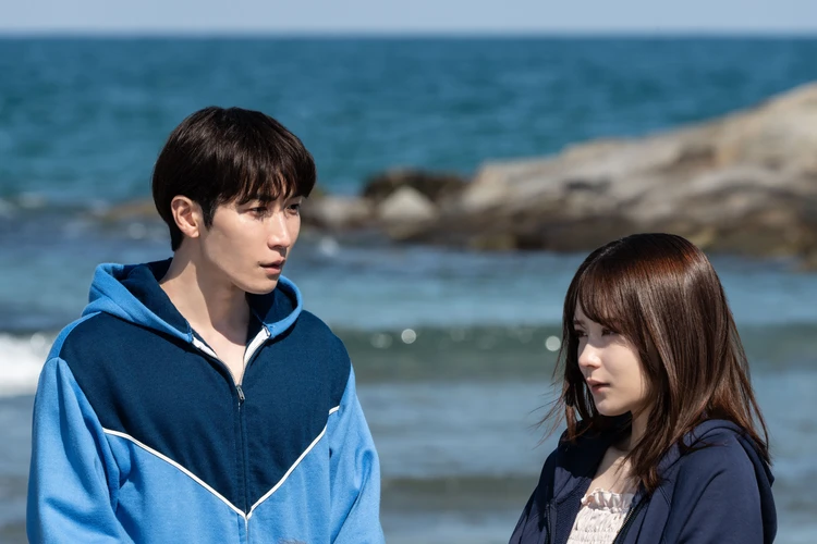 映画 事故物件ゾク 怖い間取り 主人公のヤヒロと知り合う女優の春原花鈴の写真