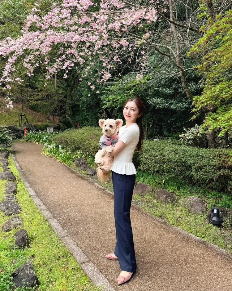 GU　旅行コーデ　ペプラムトップス　半袖ニット　パンツコーデ