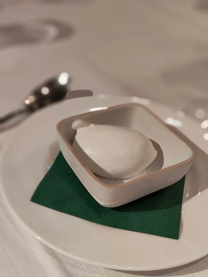 イタリア　アオスタ　レストラン　グルメ　La Grenette　アイス