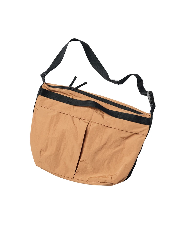 ユニクロ ユー　パッカブルショルダーバッグ￥2990