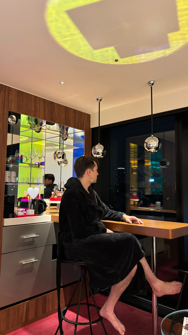 W Osaka ミニbar 室内