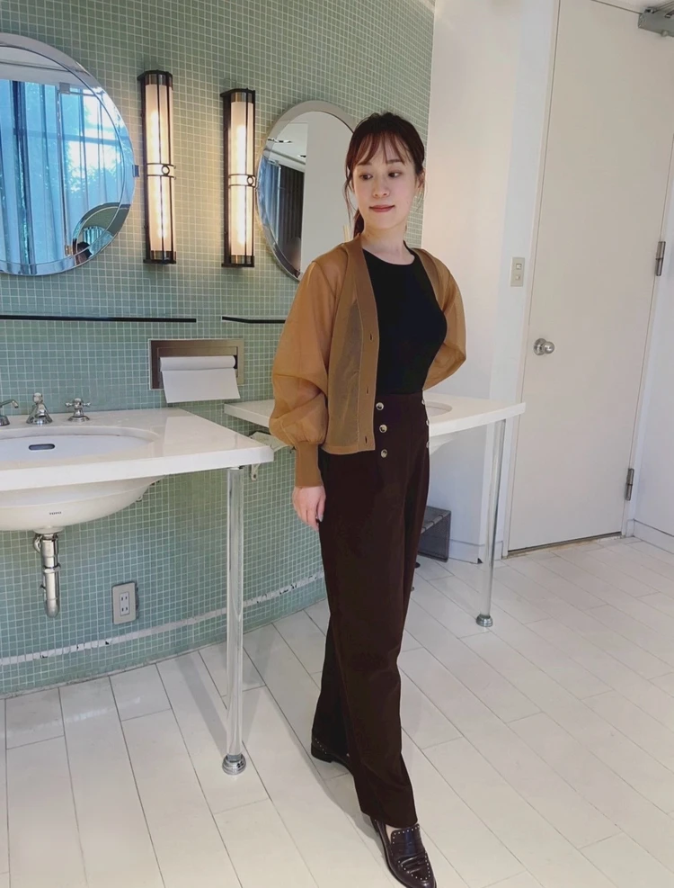 AKTEのシアーカーディガンコーデ