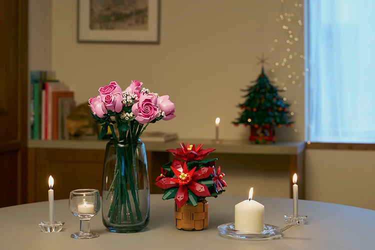 「大人レゴ」で家をクリスマスムードに! プロが教える飾りつけアイディアも