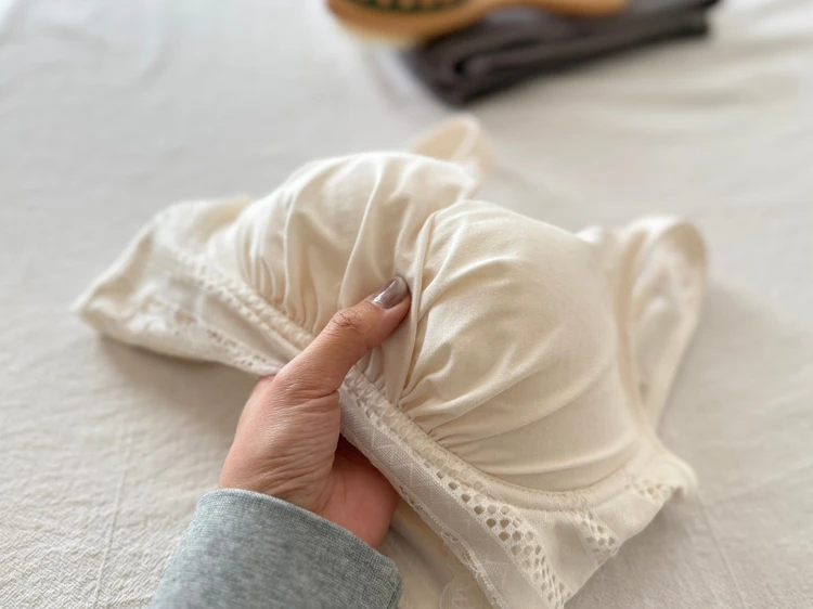 綿混素材で肌ざわりの良いブラデリスNYのオールインワンブラ