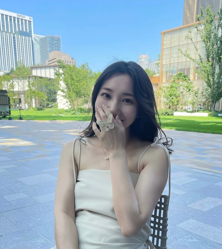 【ディオール】大人だから楽しいデコラティブなファッションリング_4