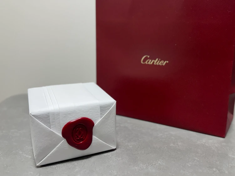 カルティエのラッピング　カルティエシーリングスタンプ