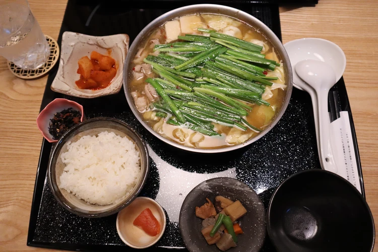 福岡　老舗　もつ鍋　博多 やま中　銀座店　ランチ　絶品　鍋　やま中御膳