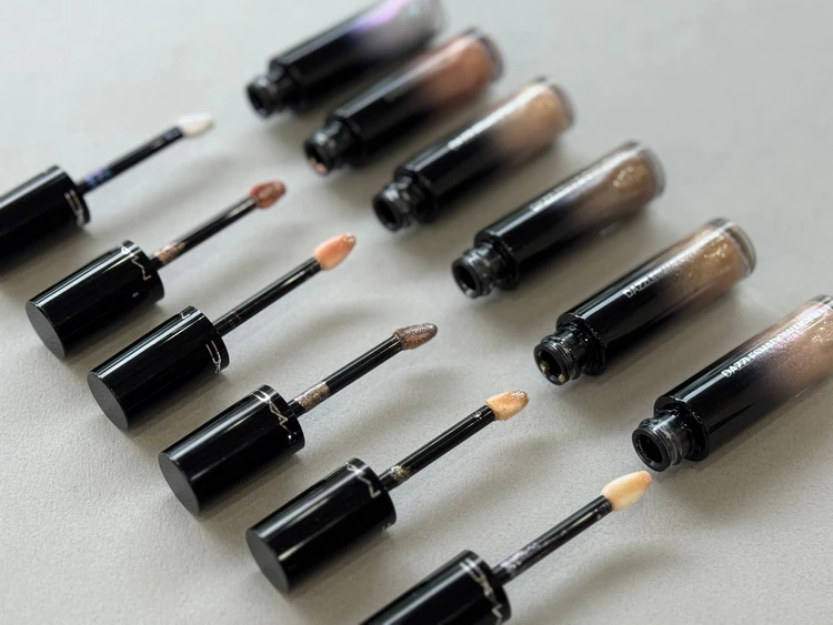 ダズルシャドウリキッドアイシャドウグリッター MAC リキッドアイシャドウ グリッター 秋冬コスメ 全色スウォッチ