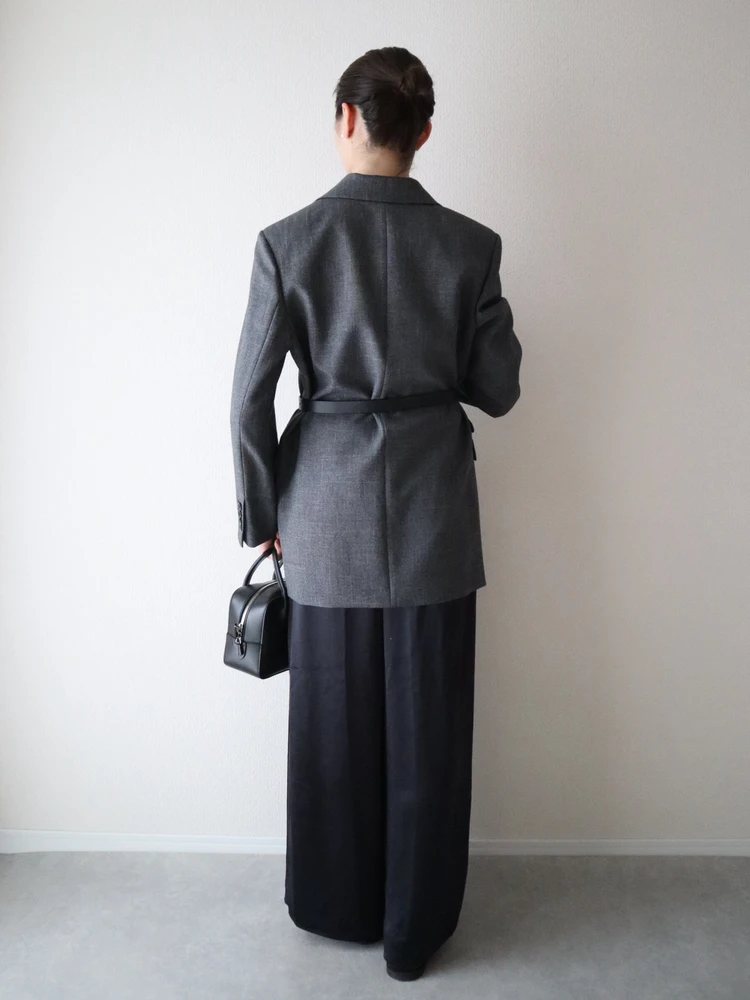 ユニクロ　UNIQLO　プラステ　PLST　お呼ばれ服　オケージョン　コーデ　コスパ　ブランド　30代　おすすめ　後ろ　