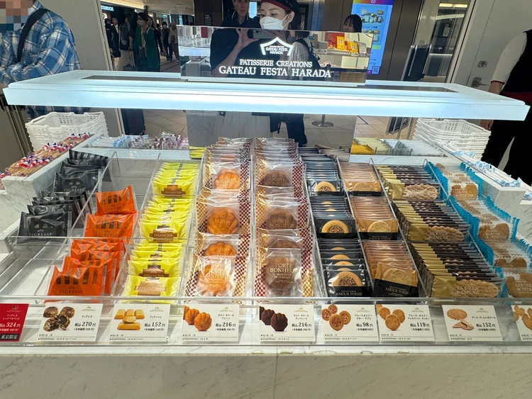 お土産コーナーも充実