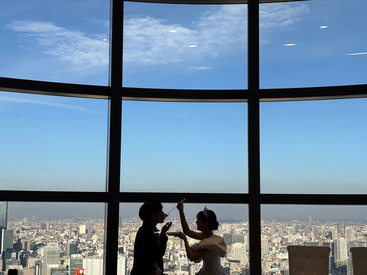 都会のビル群が見える眺望　結婚式ファーストバイト　グランブリエ東京　景色がオススメの結婚式　食事が美味しい結婚式　アクセスが良い結婚式場　自由度が高い結婚式　高層階の結婚式場　卒花のリアルレビュー　グランブリエ東京口コミ