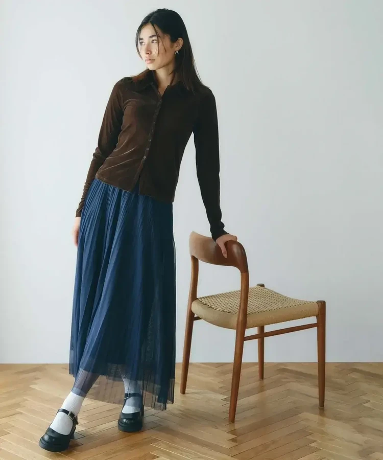 BIANCA(ビアンカ)クラシカル シアーベロアシャツブラウス 公式サイト掲載写真 ブラウン