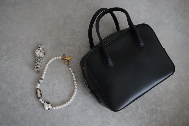 ユニクロ　UNIQLO　プラステ　PLST　お呼ばれ服　オケージョン　コーデ　コスパ　ブランド　30代　おすすめ　小物　お気に入り