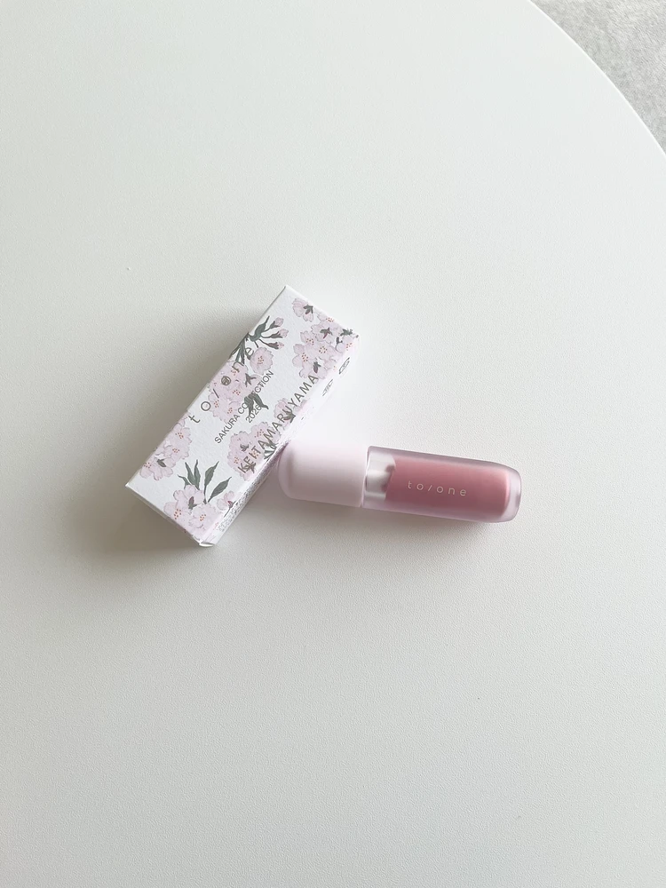 to/one（トーン）ペタル ブルーミング グロス