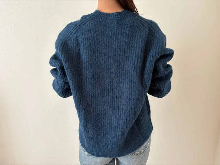 【ユニクロ大感謝祭2025】迷ったらこの2枚｜毎日着回せる“最強ニット”を徹底レビュー_3_1