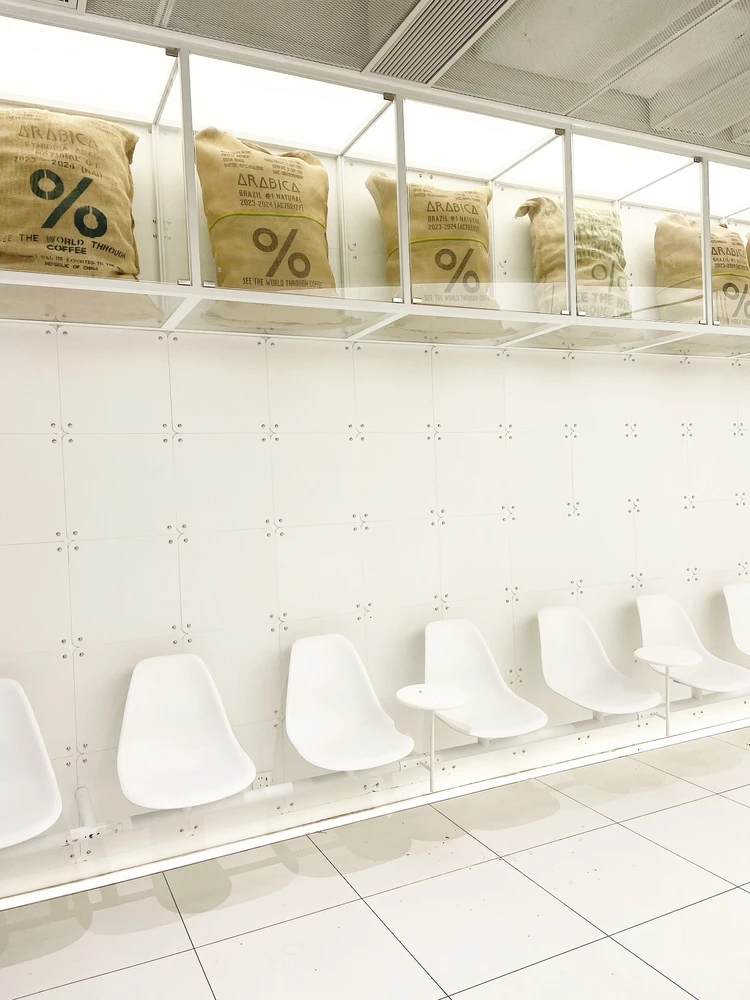 空港ラウンジのような”現代美” 広州のアラビカで味わうスパニッシュラテ_1