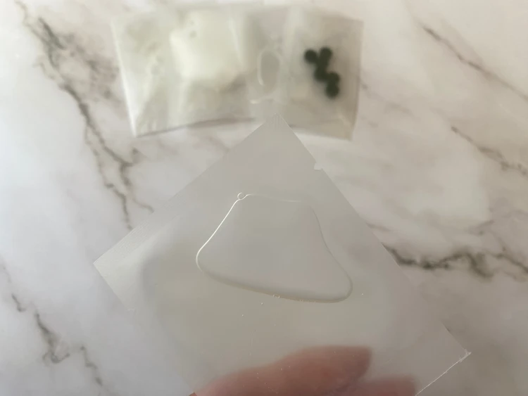 袋には切れ目もあるので、簡単に開けることができます