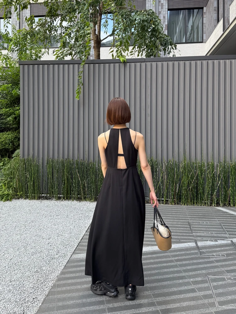 サロモン黒スニーカーでつくる秋の休日コーデ🍂残暑を乗り切る大人カジュアル4選_4