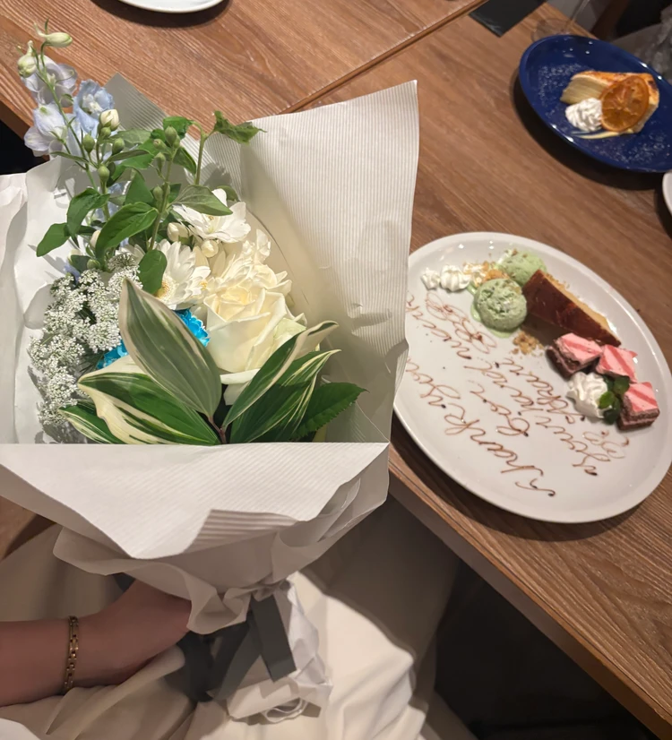 送別会での花束とプレート