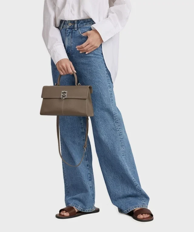 10万円以下で見つけた名品。どんな服にも合うCafuné「Medium Stance」ポーチ不要の収納力と着回し力 #ファッション部_10_2