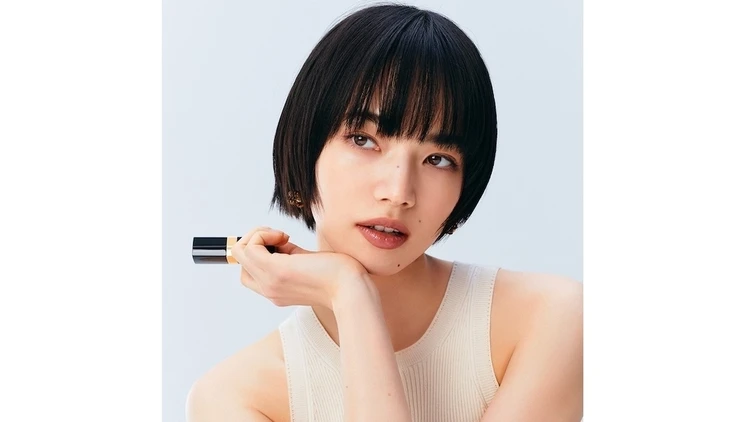 【シャネル】小松菜奈がまとう“ルージュ ココ”。新ビジュアルが公開