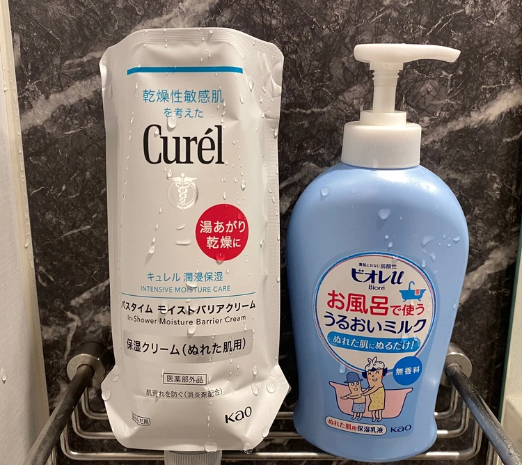 キュレル バスタイム モイストバリアクリームとお風呂で使う うるおいミルク  ビオレuの写真