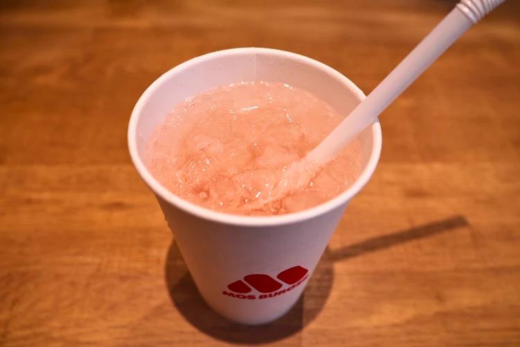 夏の至福、桃ドリンク飲み比べ！マック、モス…みんなの"推し"はどれ？【3選】_4