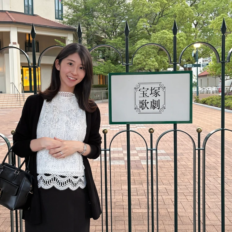 憧れの宝塚歌劇へ！初心者目線でレポートする観劇の楽しみ方＆観劇コーデ_1