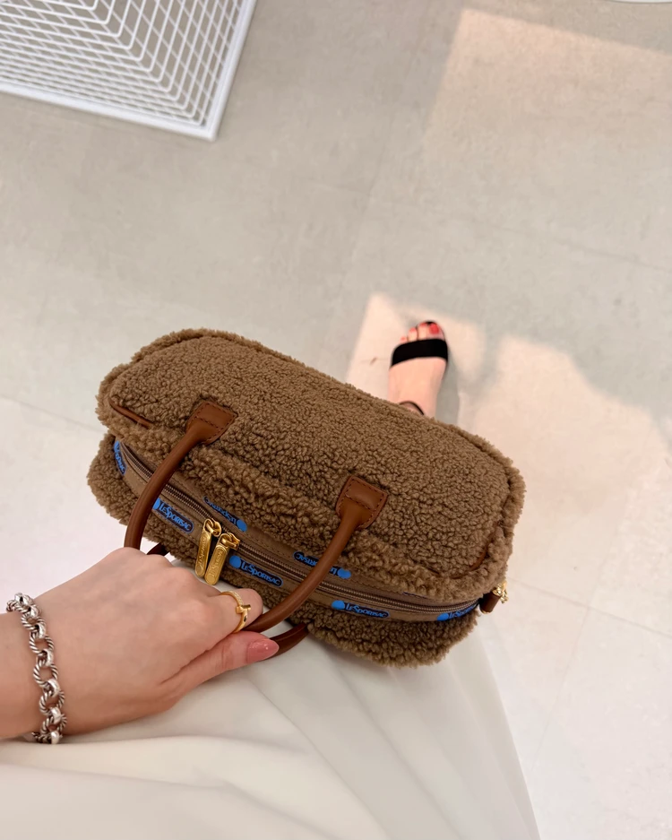 ボア　ブラウン　ミニバッグ　レスポートサック　秋冬コーデ　展示会