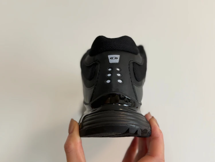 サロモン・ウィスパー2025新作|シンプル派が選んだ“大人の黒スニーカー”レビュー#スニーカー部_5