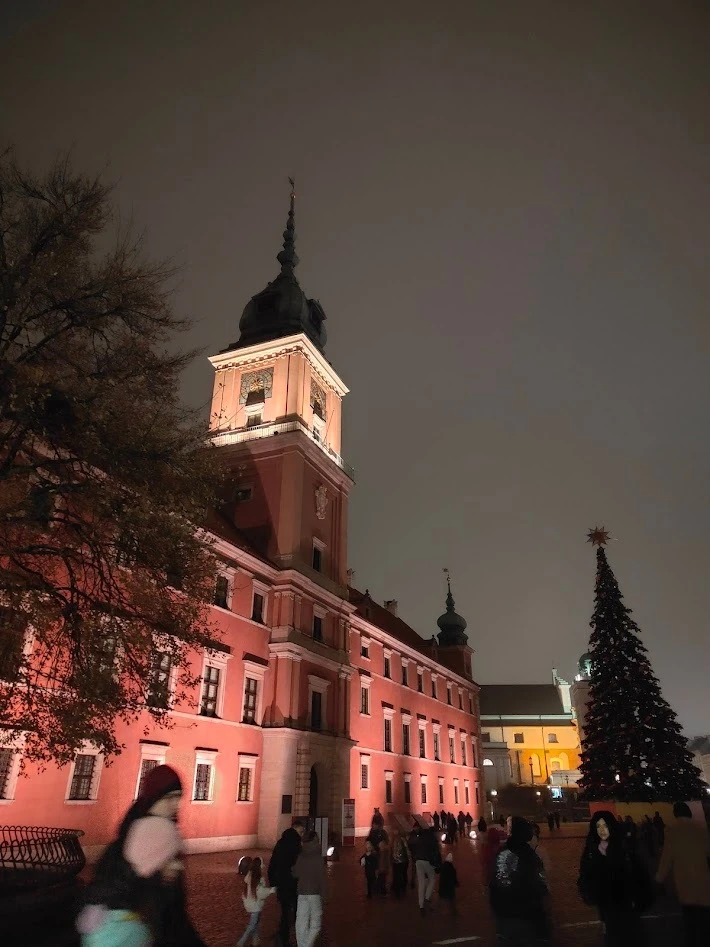 ポーランド ワルシャワ 王宮 ライトアップ