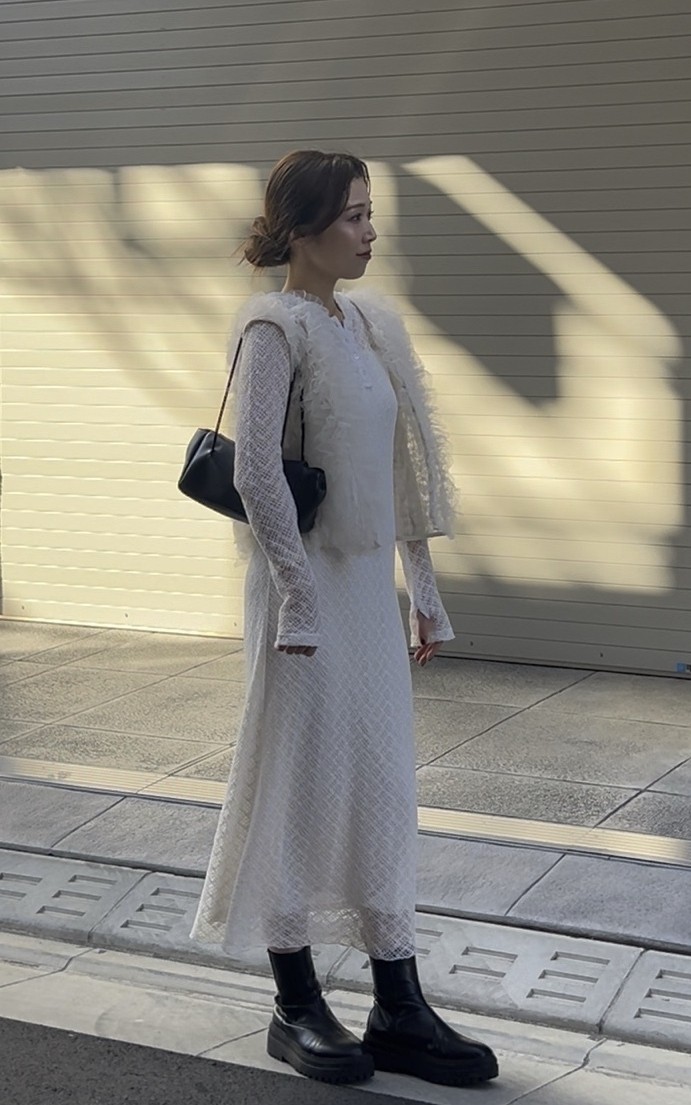 骨格ナチュラル きれいめカジュアル 休日コーデ One-piece / emmi Vest / BASEMENT online Bag / ZARA Shoes / ZARA