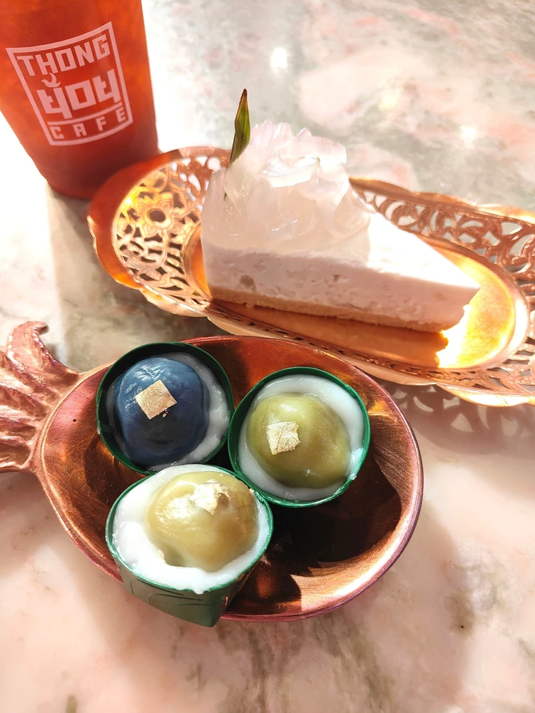 タイ　バンコク　アーリー　カフェ　おしゃれ　伝統スイーツ　THONGYOY CAFE