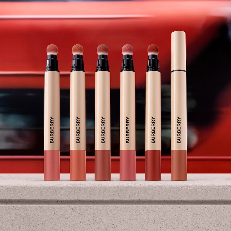 バーバリーブリットマットリップヴェールのラインナップ