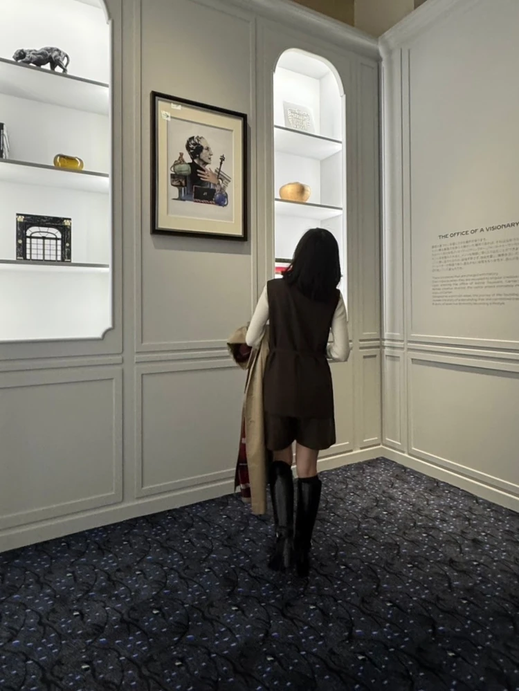 ジャンヌ・トゥーサン オフィス