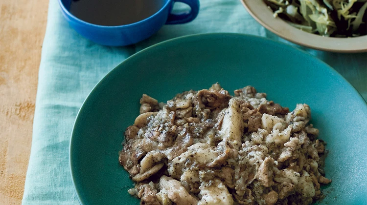 【#長谷川あかり のご自愛ごはん】お弁当にもオススメ「豚と長いもの黒ごま炒めとしらす」レシピを続々重版中の書籍から特別公開!