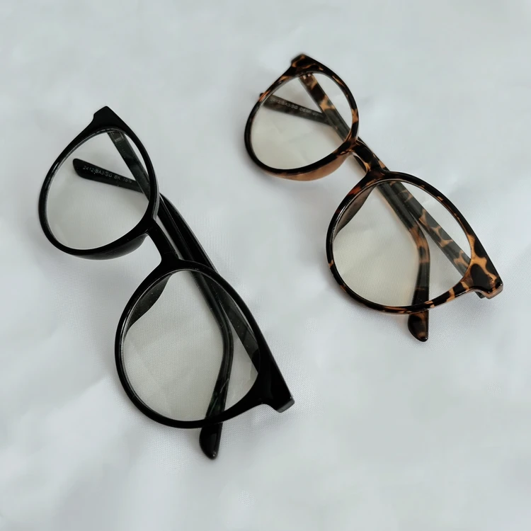 3COINS(スリーコインズ) ボストンプラ調光サングラス べっ甲とブラックの2色展開 2412-BA3-SG-000