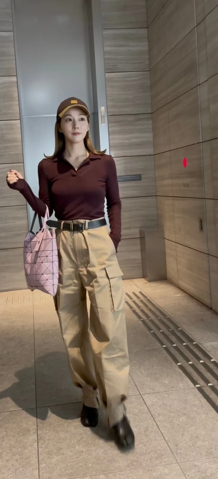 秋のcapコーデで抜け感をプラス【miumiu】_4