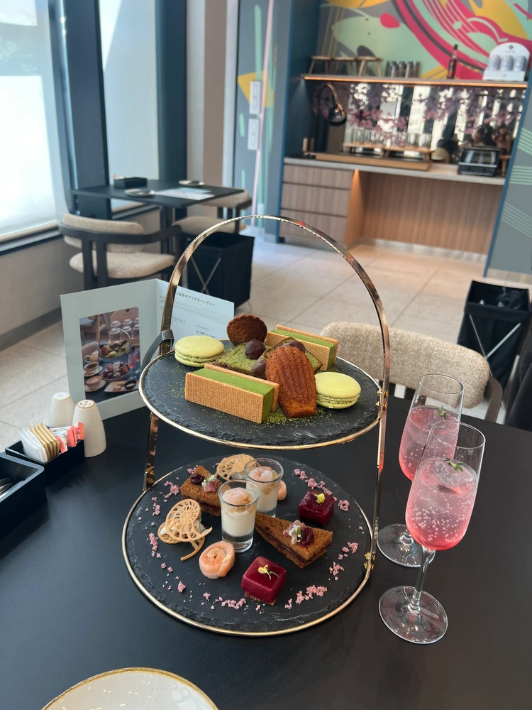 YOTELの桜と抹茶のアフタヌーンティー